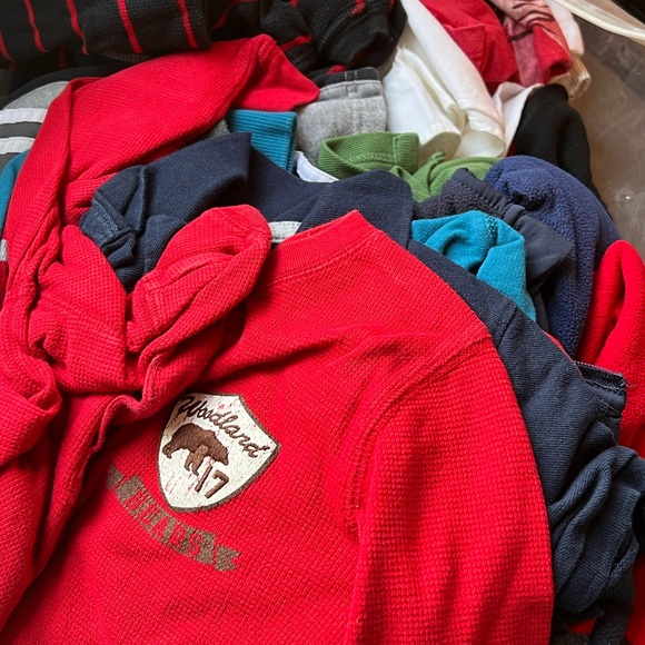 Lot of 5t winter clothes - Picture 2 of 2